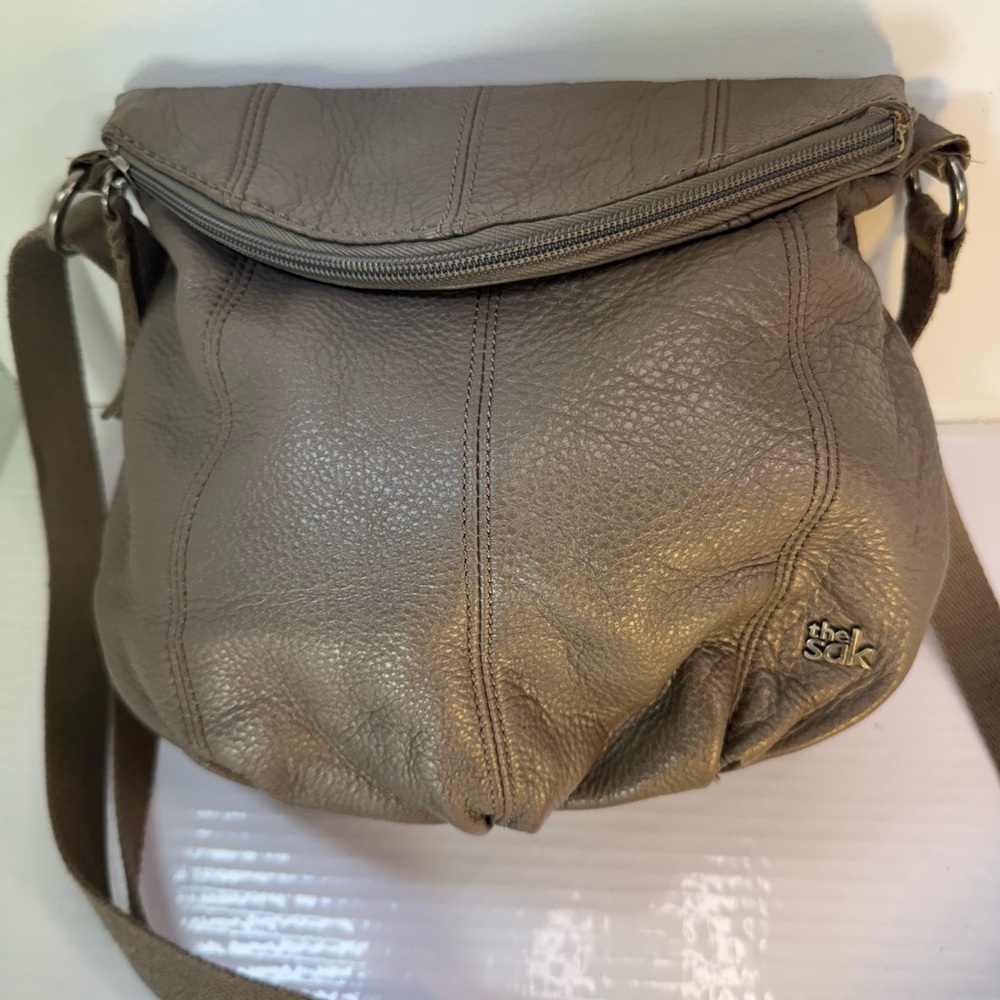 The Sak Crossbody Bag in Taupe Gray